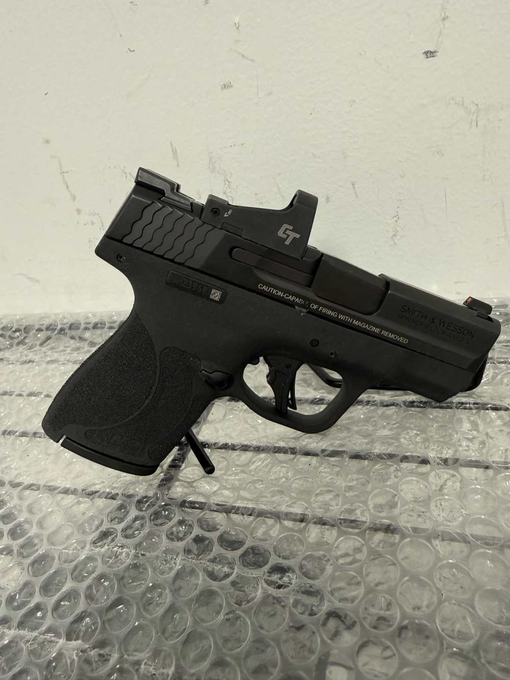 Smith & Wesson M&P 9 Shield Plus w/ sight & accessories -img-0