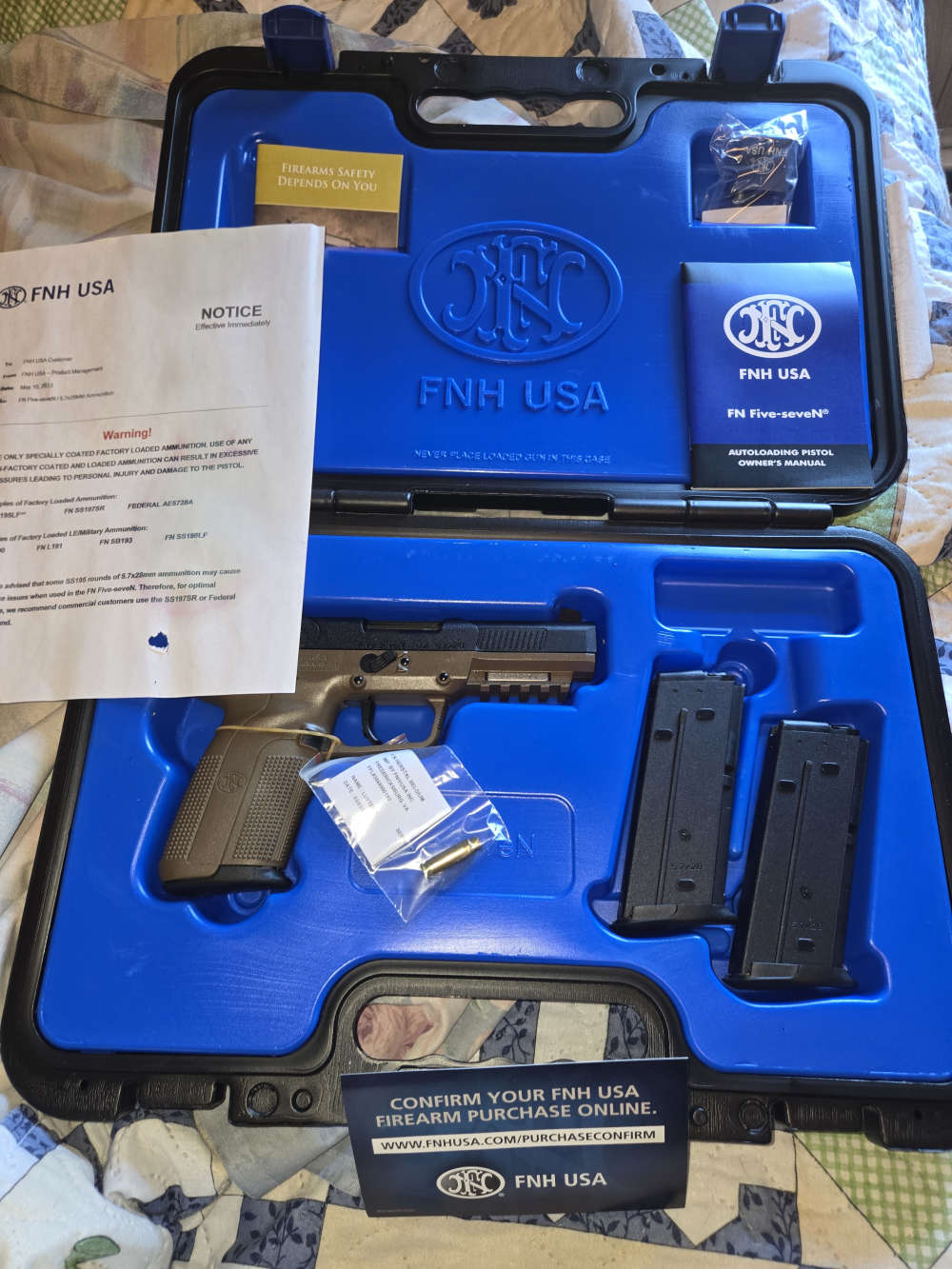 FNH semi auto pistol 5.7x28 two tone -img-4