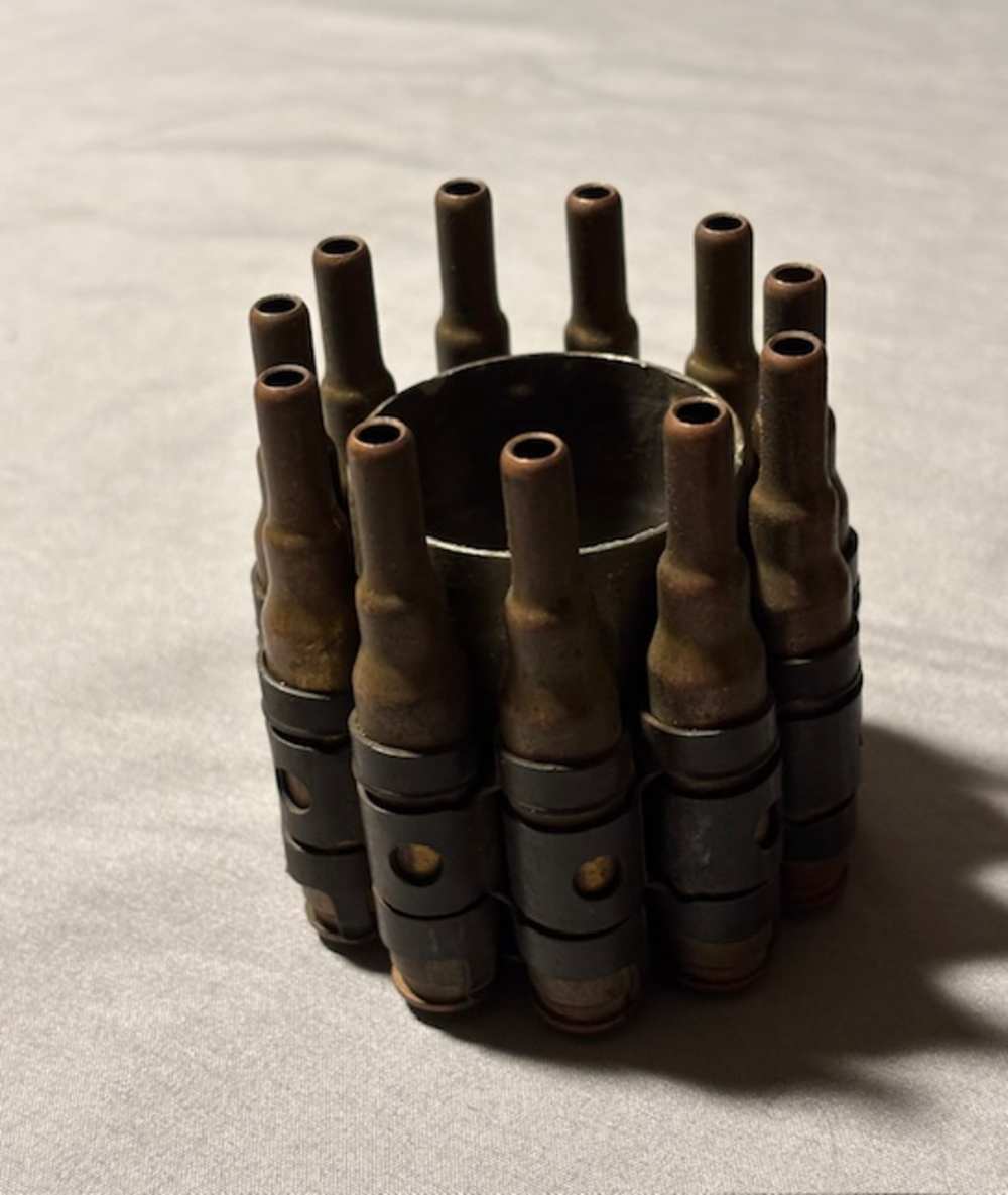 "COBRA FANGS" VIETNAM TRENCH ART ASHTRAY  40MM & LINKED 7.62  & 1 MK19 LINK-img-6