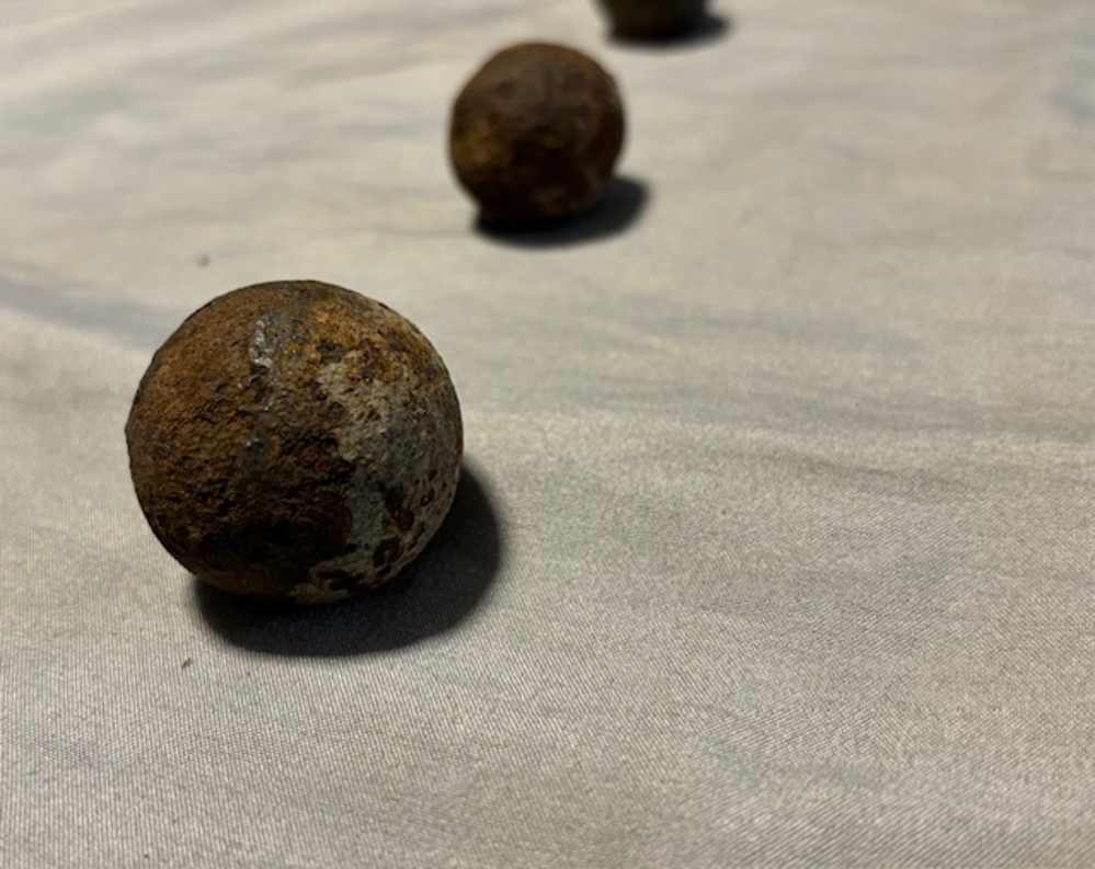 8 PIECES DIFFERENT SIZE GRAPESHOT INERT CANNON BALL ALL FROM PENNSYLVANIA -img-11
