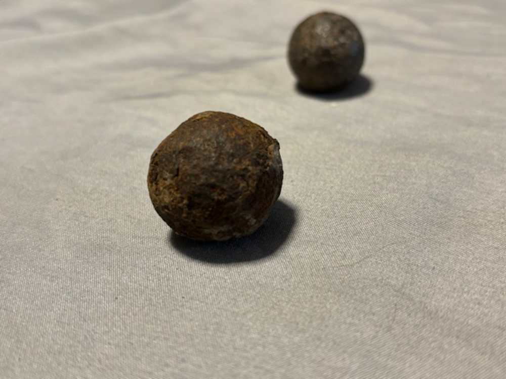 8 PIECES DIFFERENT SIZE GRAPESHOT INERT CANNON BALL ALL FROM PENNSYLVANIA -img-12