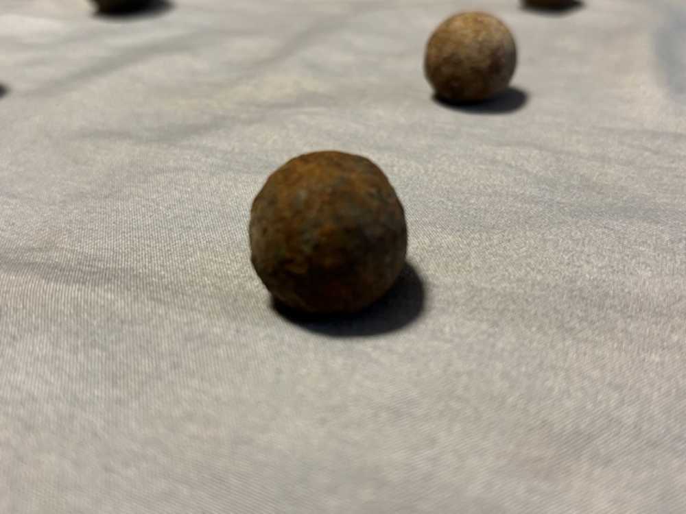 8 PIECES DIFFERENT SIZE GRAPESHOT INERT CANNON BALL ALL FROM PENNSYLVANIA -img-15