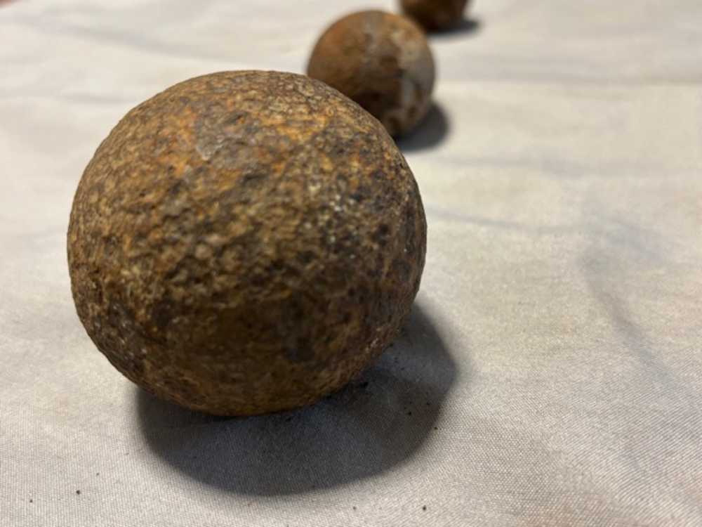 8 PIECES DIFFERENT SIZE GRAPESHOT INERT CANNON BALL ALL FROM PENNSYLVANIA -img-10