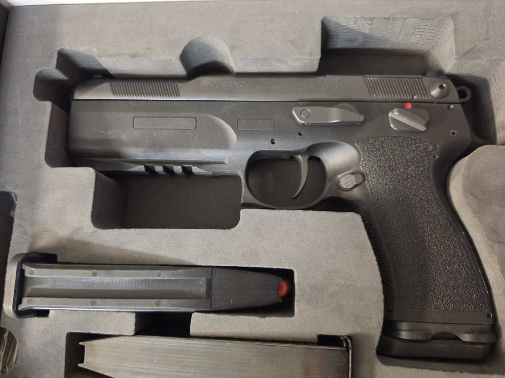 FK BRNO PSD 7.5 FK/9MM OWNED BY 6 TIME UFC WORLD CHAMPION RANDY COUTURE-img-1