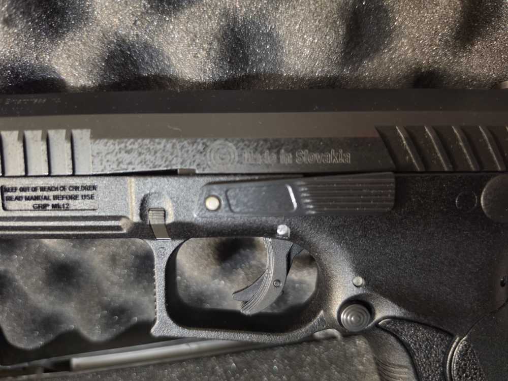 GRAND POWER Q100 9MM PISTOL OWNED BY 6 TIME UFC CHAMPION RANDY COUTURE-img-2