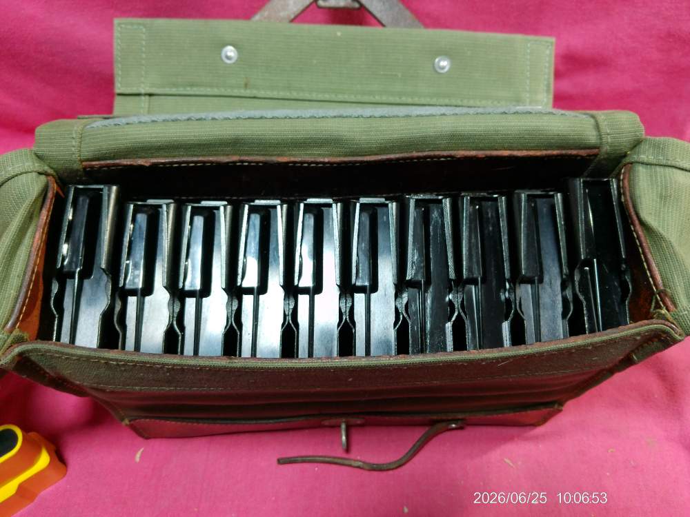 SIG PE57 STGW 57 *Brand New magazin IN ORIGINAL SWISS ARMY MAG BAG & EXTRAS-img-2