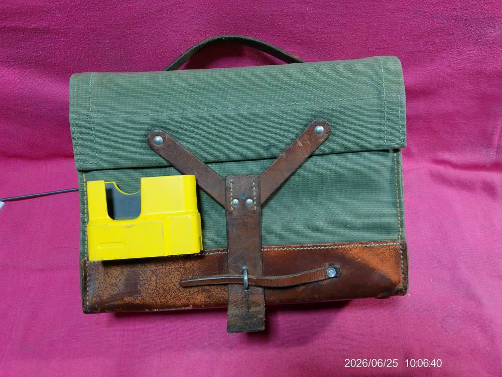 SIG PE57 STGW 57 *Brand New magazin IN ORIGINAL SWISS ARMY MAG BAG & EXTRAS-img-1