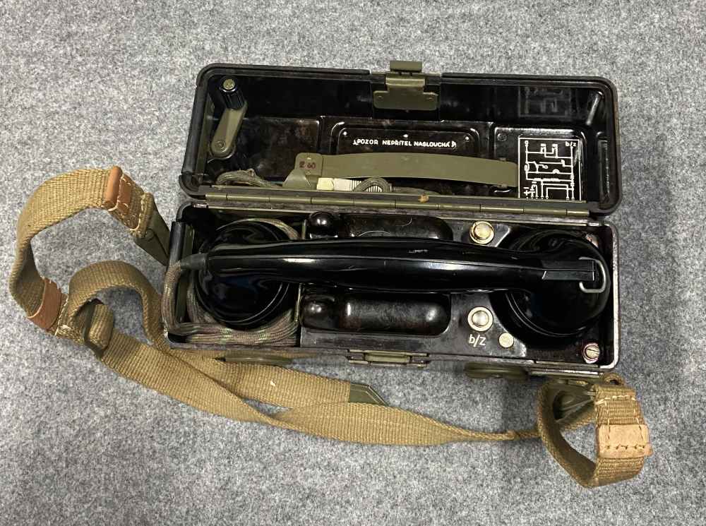 Czech TP-25 Field Phone Working Beautiful Condition Bakelite-img-1