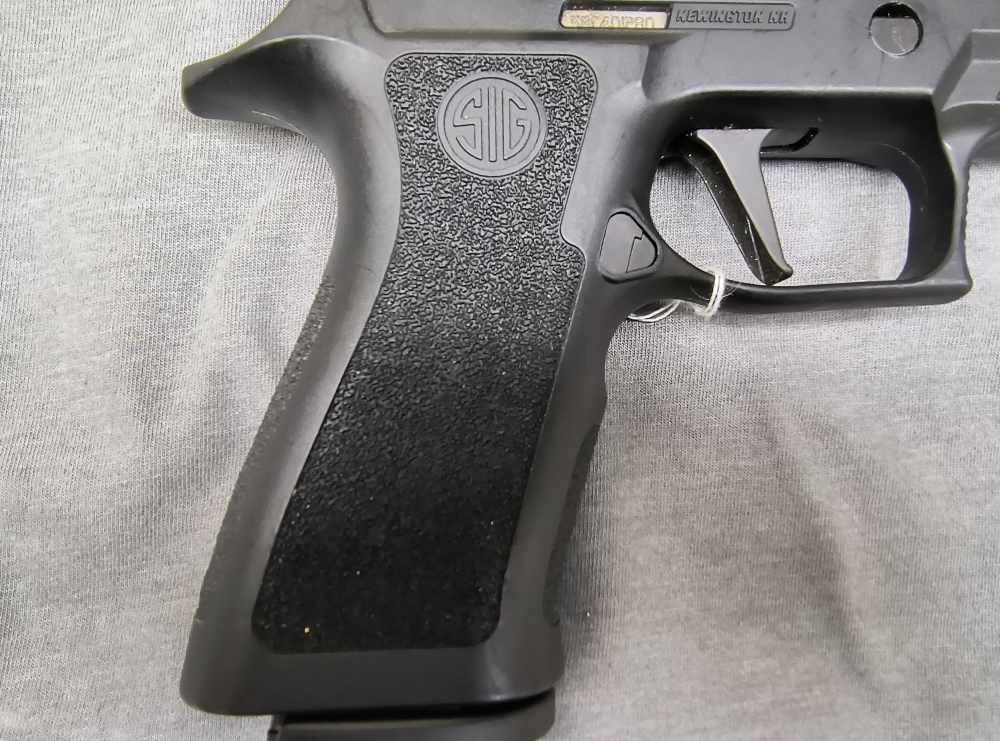 Sig Sauer P320 XVTAC-img-10