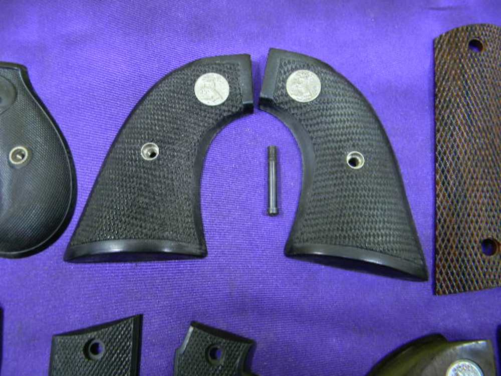  Lot of 6 Used Vintage And Newer Colt Revolver And Pistol Grips-img-2