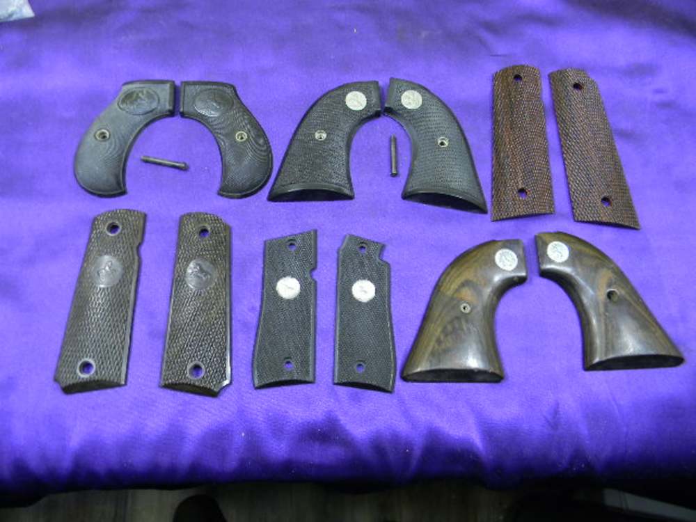  Lot of 6 Used Vintage And Newer Colt Revolver And Pistol Grips-img-0
