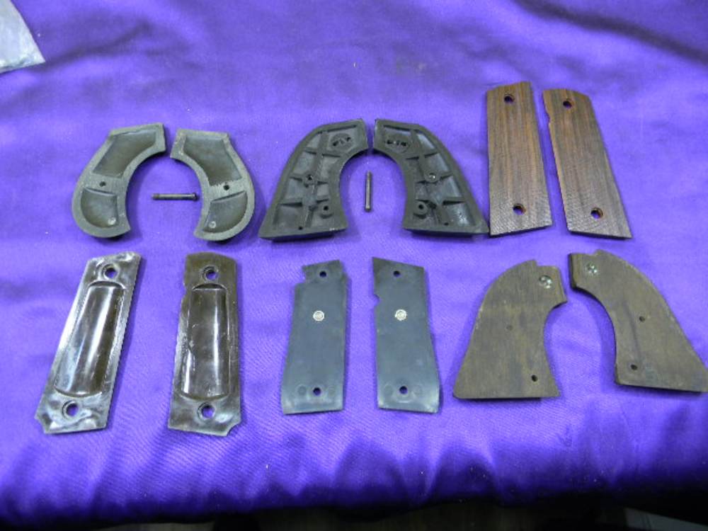  Lot of 6 Used Vintage And Newer Colt Revolver And Pistol Grips-img-7