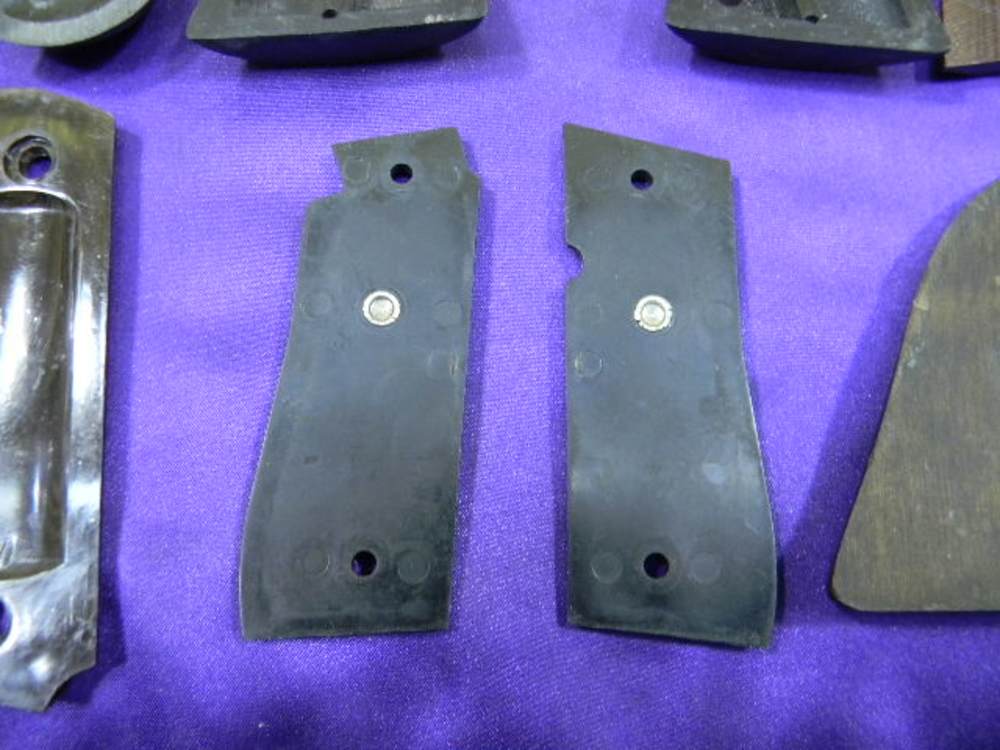  Lot of 6 Used Vintage And Newer Colt Revolver And Pistol Grips-img-12