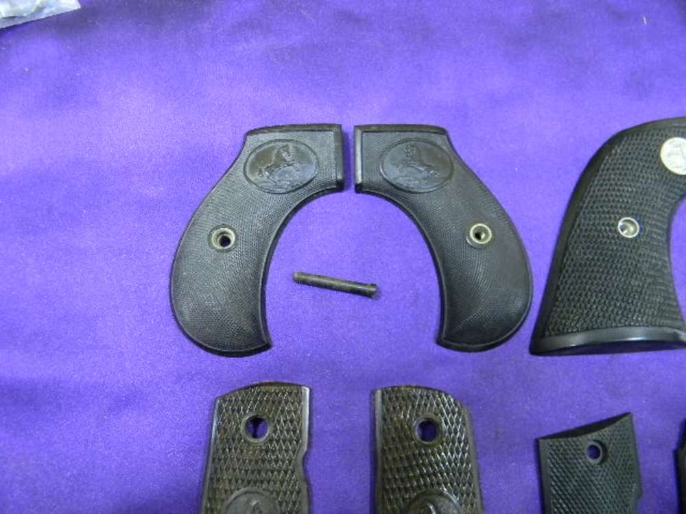  Lot of 6 Used Vintage And Newer Colt Revolver And Pistol Grips-img-1