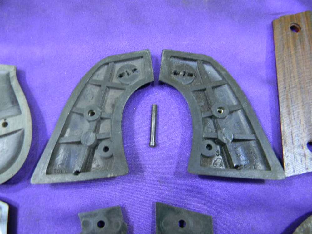  Lot of 6 Used Vintage And Newer Colt Revolver And Pistol Grips-img-9