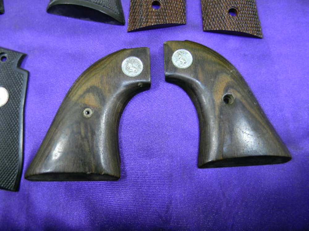  Lot of 6 Used Vintage And Newer Colt Revolver And Pistol Grips-img-6