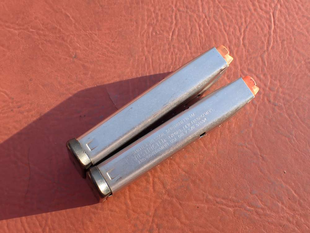 (2 TOTAL) SMITH & WESSON 5906 SS 9MM FACTORY 15RD MAGAZINE L.E. MARKED -img-8