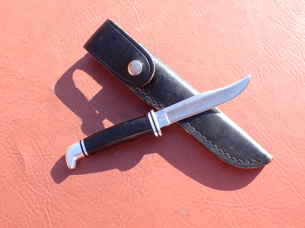BUCK MODEL 102 WOODSMAN KNIFE WITH BUCK SHEATH MADE FROM 1971-1985-img-48