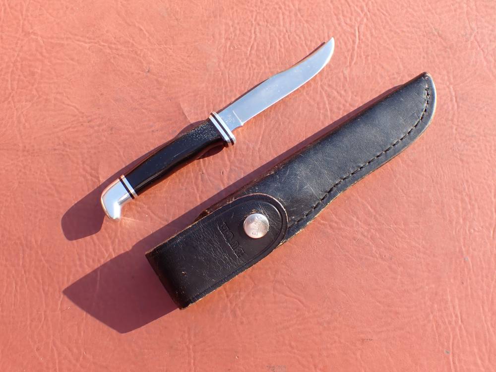BUCK MODEL 102 WOODSMAN KNIFE WITH BUCK SHEATH MADE FROM 1971-1985-img-0