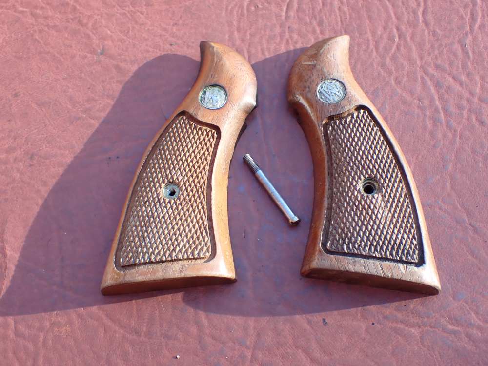 SMITH & WESSON MODEL K FRAME SQUARE BUTT FACTORY REVOLVER GRIPS w/ SCREW-img-2