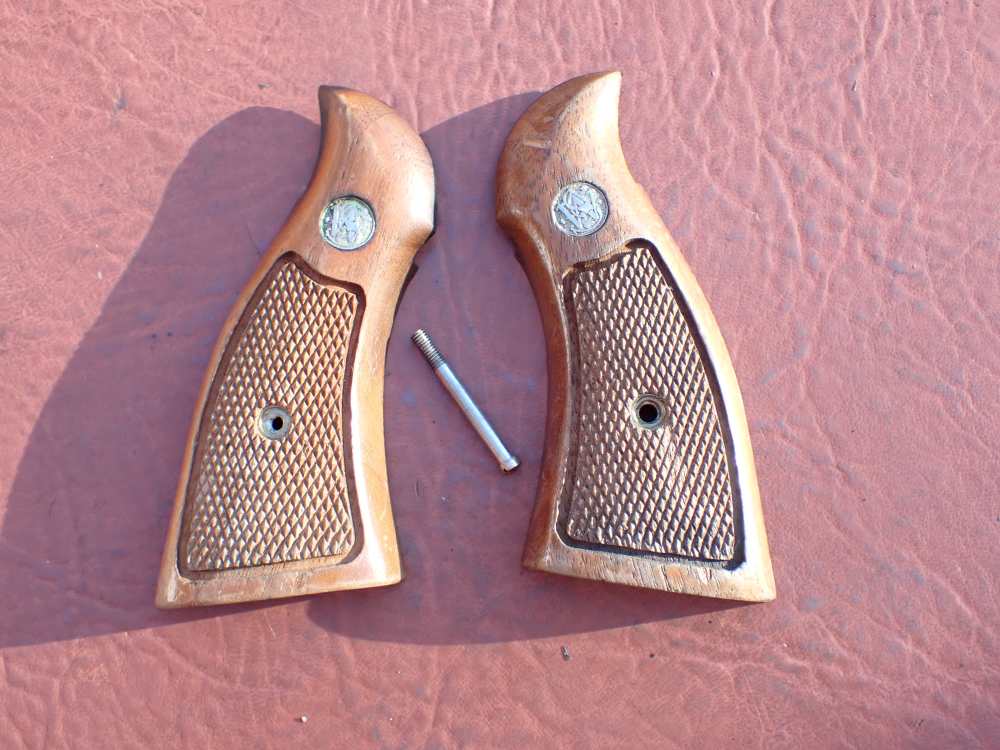 SMITH & WESSON MODEL K FRAME SQUARE BUTT FACTORY REVOLVER GRIPS w/ SCREW-img-0
