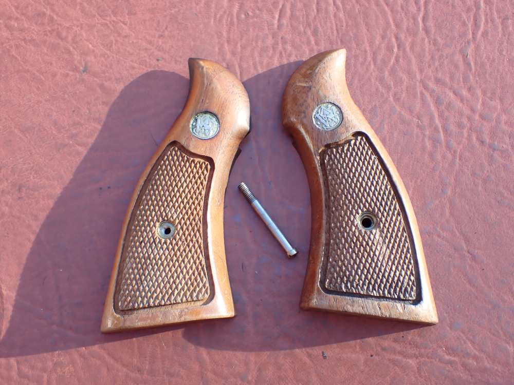 SMITH & WESSON MODEL K FRAME SQUARE BUTT FACTORY REVOLVER GRIPS w/ SCREW-img-1