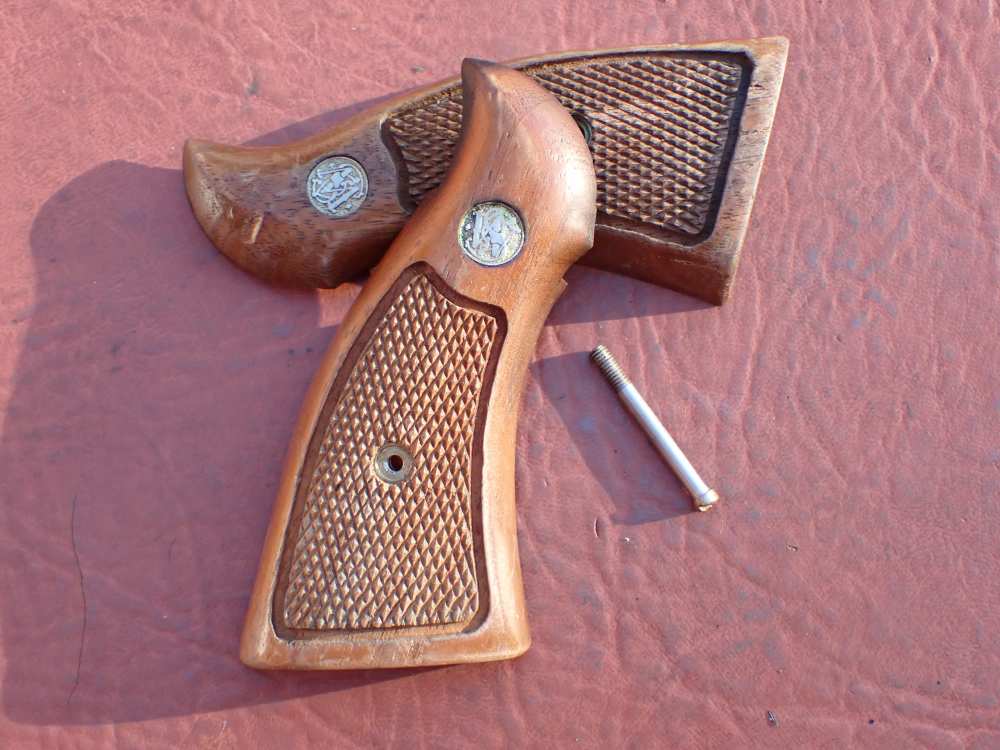 SMITH & WESSON MODEL K FRAME SQUARE BUTT FACTORY REVOLVER GRIPS w/ SCREW-img-9