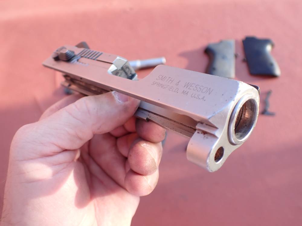SMITH & WESSON MODEL CS40 CHIEFS SPECIAL STAINLESS 40S&W FACTORY PISTOL KIT-img-23