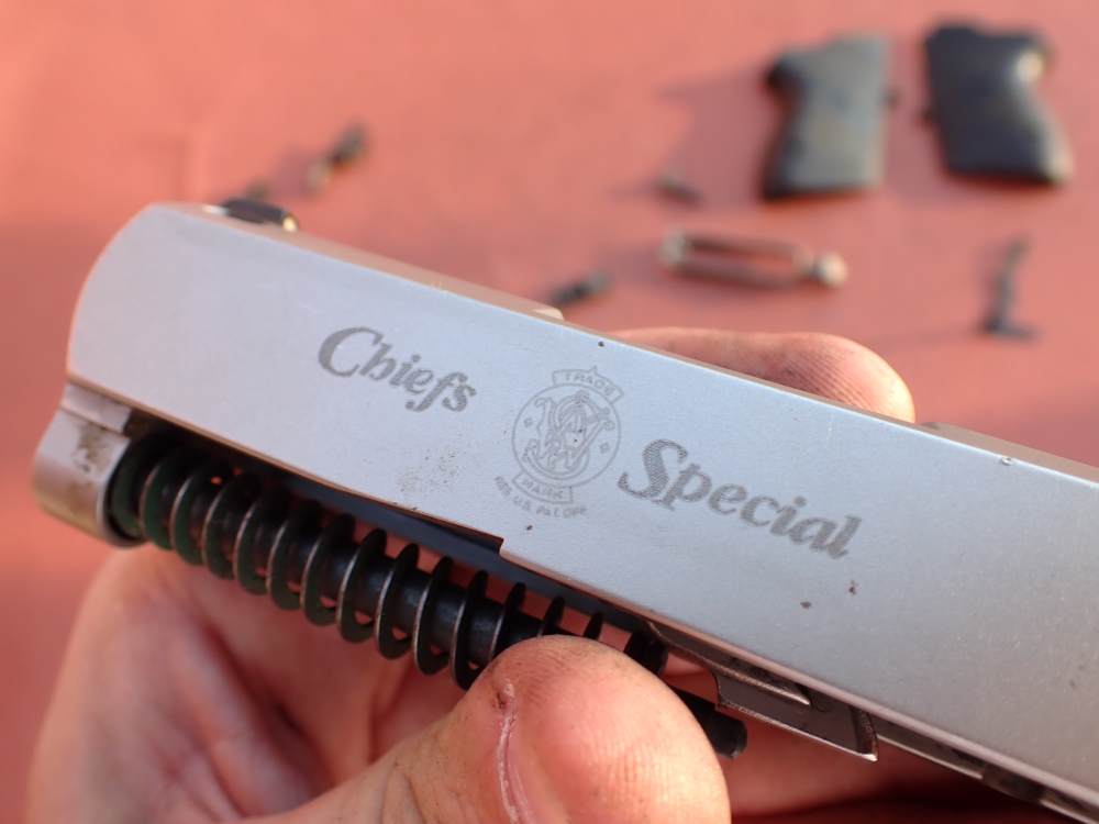 SMITH & WESSON MODEL CS40 CHIEFS SPECIAL STAINLESS 40S&W FACTORY PISTOL KIT-img-123