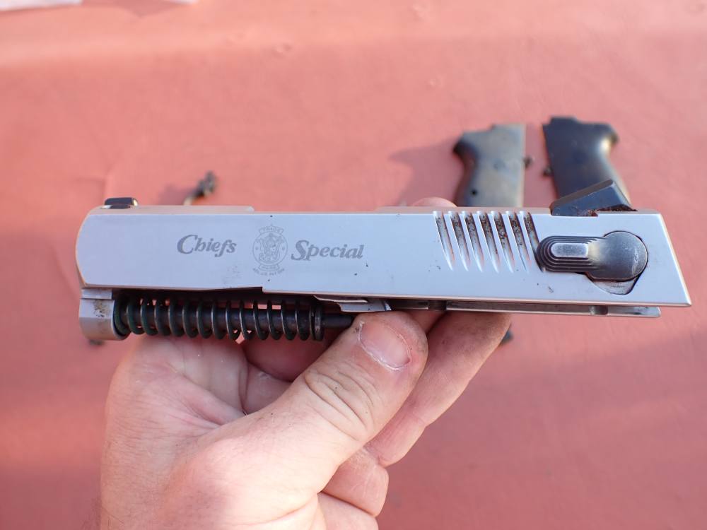 SMITH & WESSON MODEL CS40 CHIEFS SPECIAL STAINLESS 40S&W FACTORY PISTOL KIT-img-104
