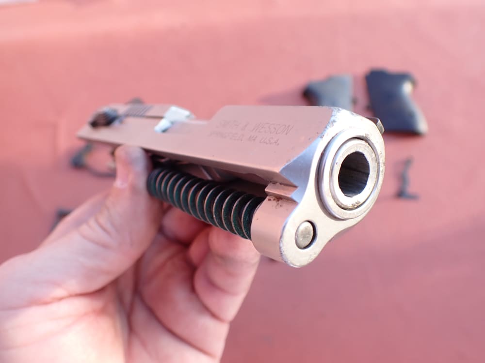 SMITH & WESSON MODEL CS40 CHIEFS SPECIAL STAINLESS 40S&W FACTORY PISTOL KIT-img-85