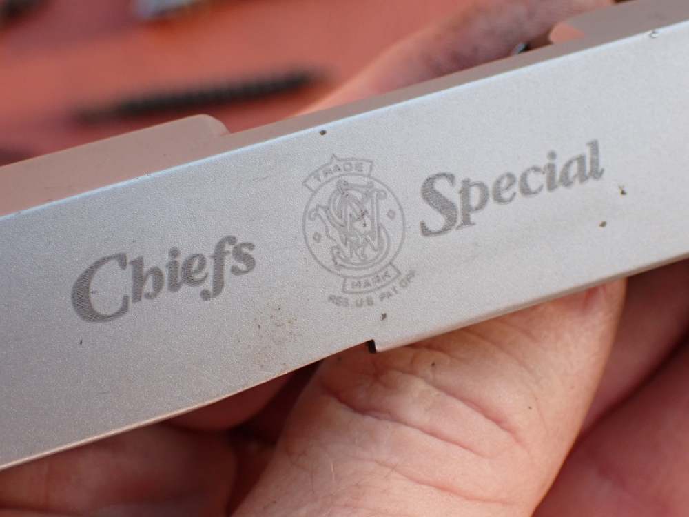 SMITH & WESSON MODEL CS40 CHIEFS SPECIAL STAINLESS 40S&W FACTORY PISTOL KIT-img-66