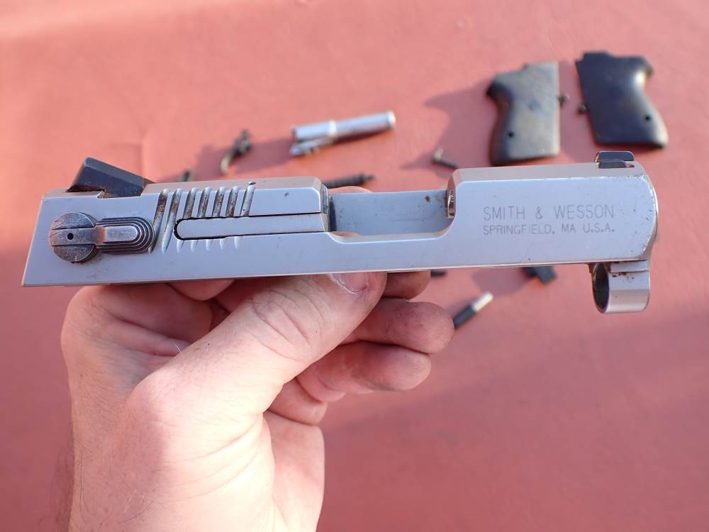 SMITH & WESSON MODEL CS40 CHIEFS SPECIAL STAINLESS 40S&W FACTORY PISTOL KIT-img-21