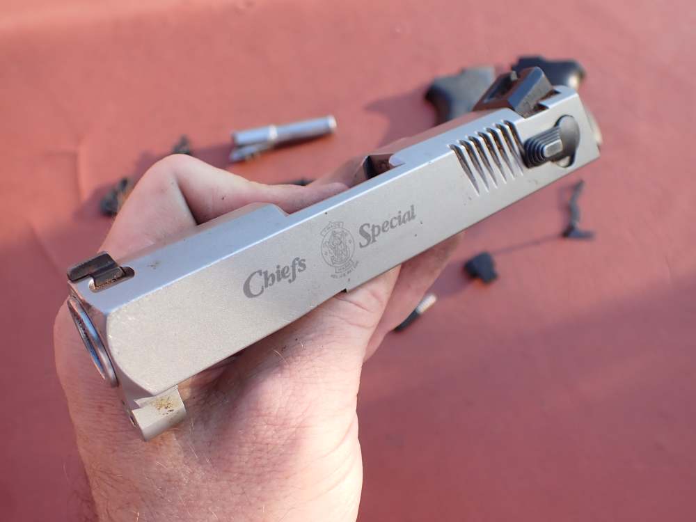 SMITH & WESSON MODEL CS40 CHIEFS SPECIAL STAINLESS 40S&W FACTORY PISTOL KIT-img-30