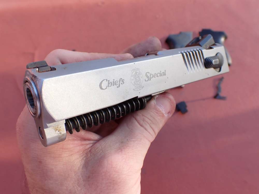 SMITH & WESSON MODEL CS40 CHIEFS SPECIAL STAINLESS 40S&W FACTORY PISTOL KIT-img-106