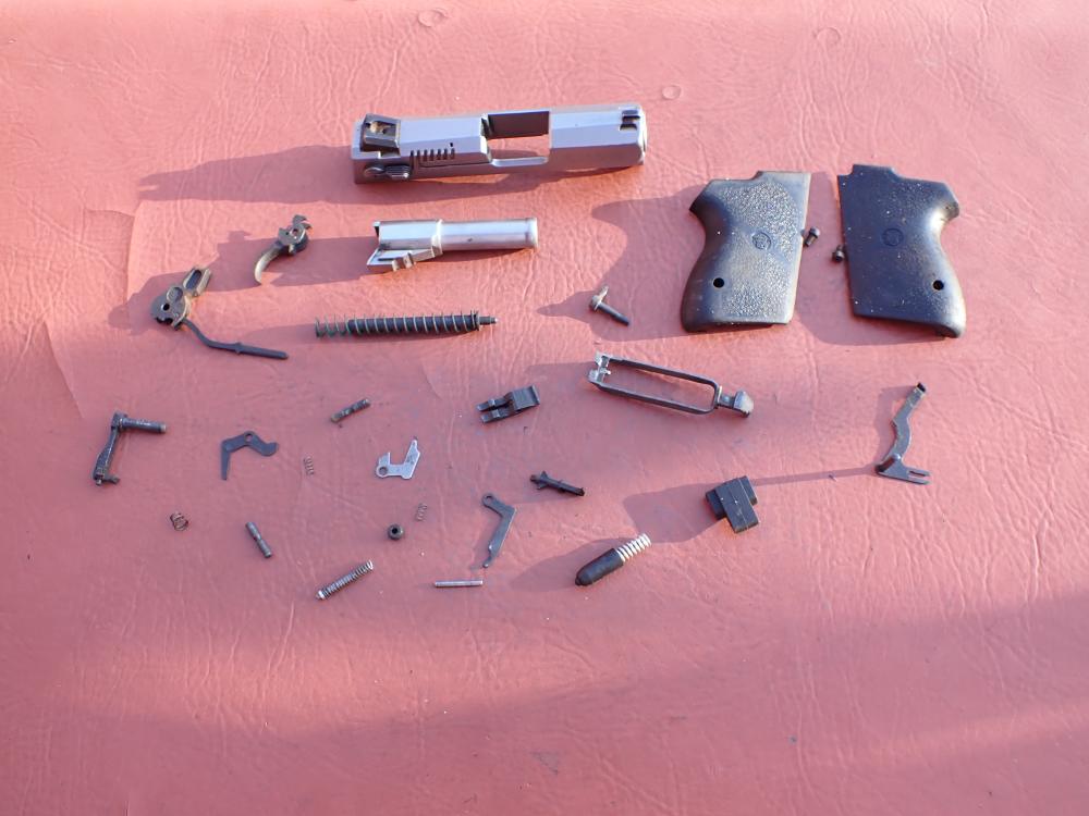 SMITH & WESSON MODEL CS40 CHIEFS SPECIAL STAINLESS 40S&W FACTORY PISTOL KIT-img-1