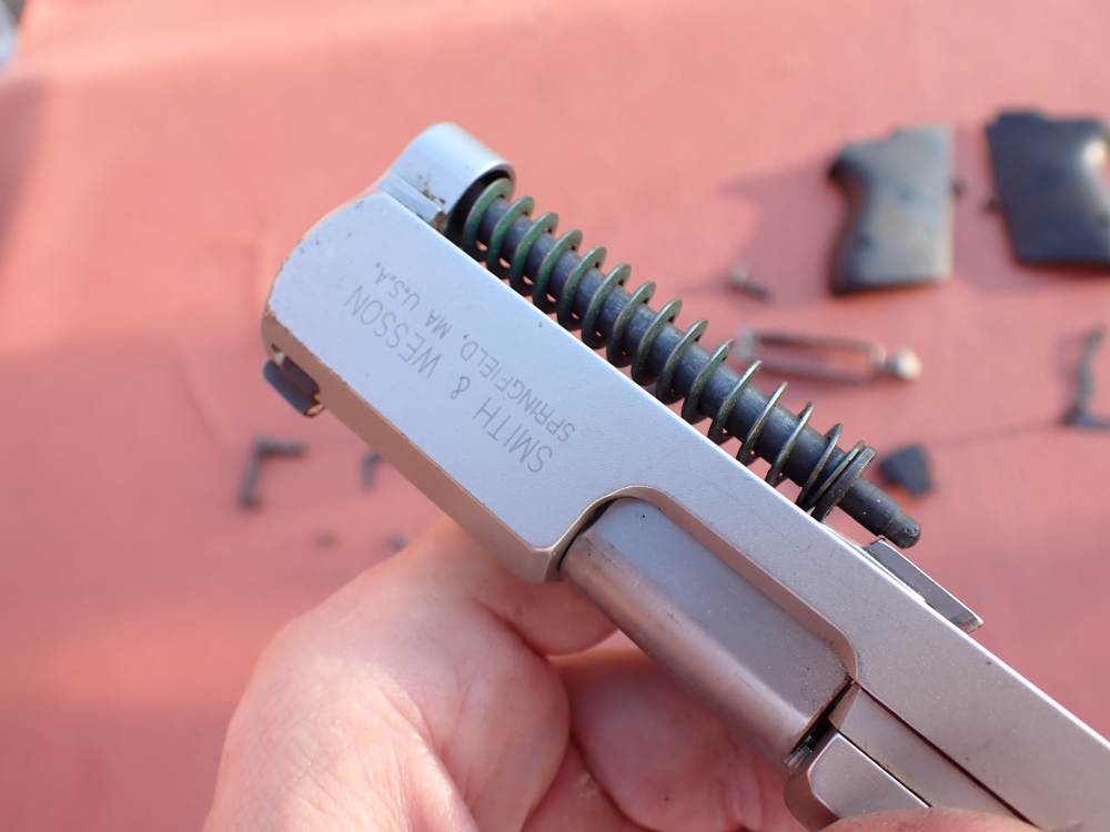 SMITH & WESSON MODEL CS40 CHIEFS SPECIAL STAINLESS 40S&W FACTORY PISTOL KIT-img-93