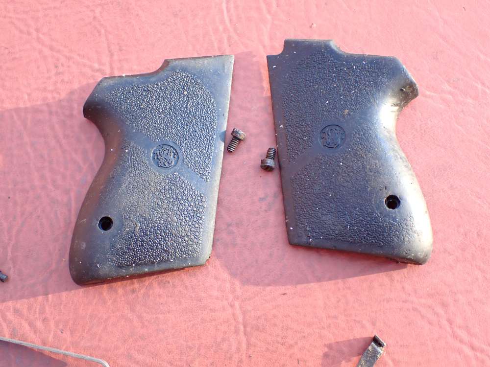 SMITH & WESSON MODEL CS40 CHIEFS SPECIAL STAINLESS 40S&W FACTORY PISTOL KIT-img-137