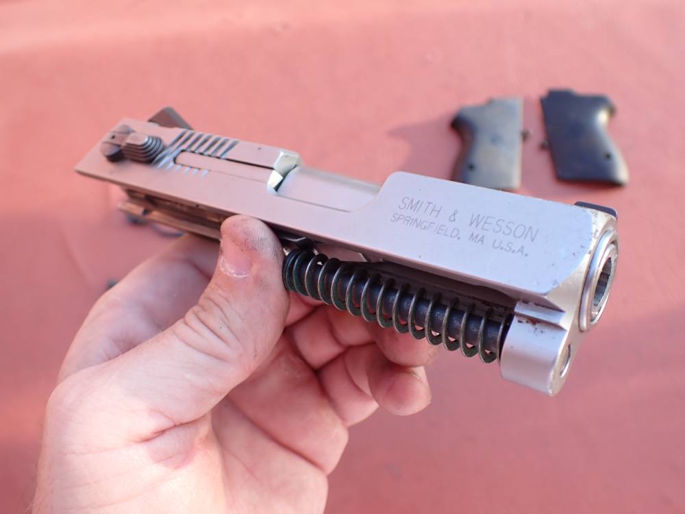 SMITH & WESSON MODEL CS40 CHIEFS SPECIAL STAINLESS 40S&W FACTORY PISTOL KIT-img-99
