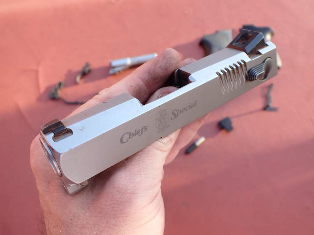 SMITH & WESSON MODEL CS40 CHIEFS SPECIAL STAINLESS 40S&W FACTORY PISTOL KIT-img-8