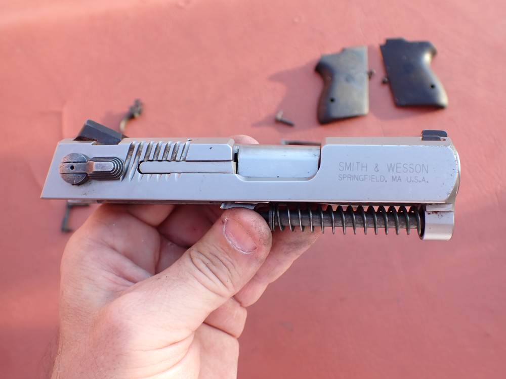 SMITH & WESSON MODEL CS40 CHIEFS SPECIAL STAINLESS 40S&W FACTORY PISTOL KIT-img-83