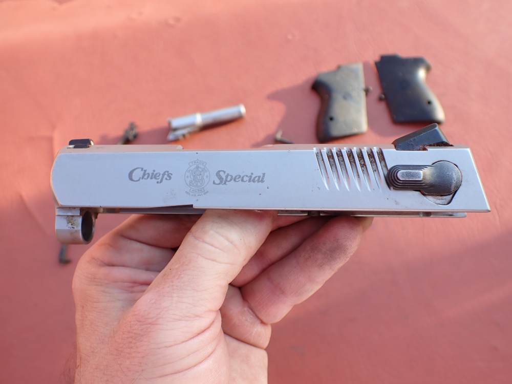 SMITH & WESSON MODEL CS40 CHIEFS SPECIAL STAINLESS 40S&W FACTORY PISTOL KIT-img-6