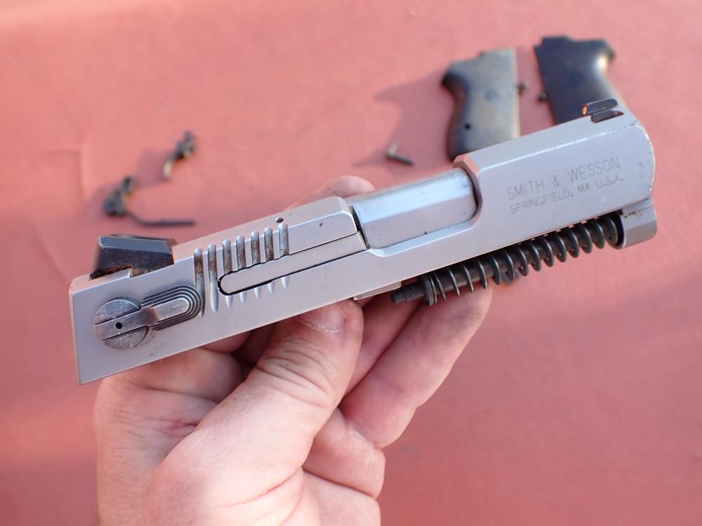 SMITH & WESSON MODEL CS40 CHIEFS SPECIAL STAINLESS 40S&W FACTORY PISTOL KIT-img-79
