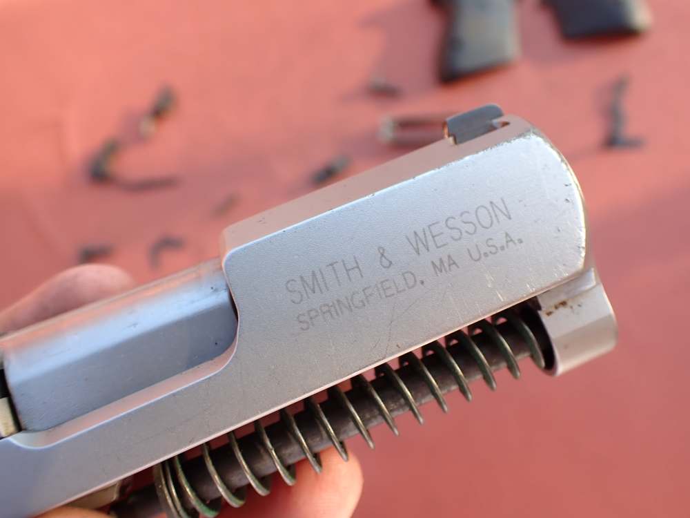 SMITH & WESSON MODEL CS40 CHIEFS SPECIAL STAINLESS 40S&W FACTORY PISTOL KIT-img-117