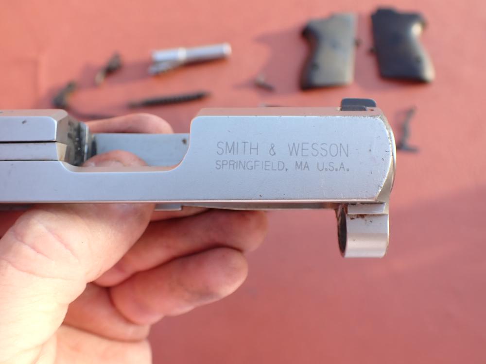 SMITH & WESSON MODEL CS40 CHIEFS SPECIAL STAINLESS 40S&W FACTORY PISTOL KIT-img-54