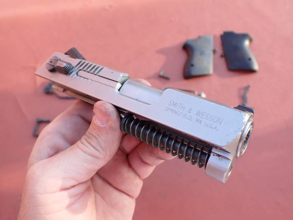 SMITH & WESSON MODEL CS40 CHIEFS SPECIAL STAINLESS 40S&W FACTORY PISTOL KIT-img-84