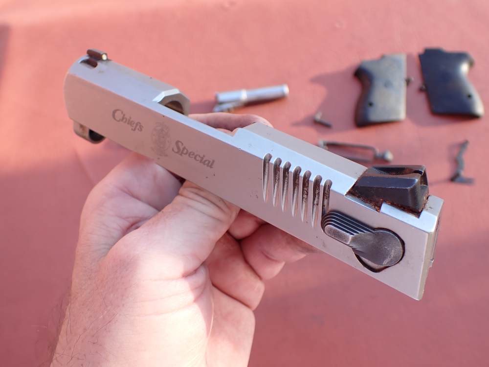 SMITH & WESSON MODEL CS40 CHIEFS SPECIAL STAINLESS 40S&W FACTORY PISTOL KIT-img-25