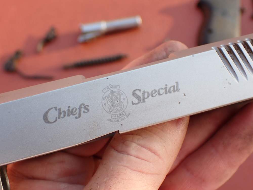 SMITH & WESSON MODEL CS40 CHIEFS SPECIAL STAINLESS 40S&W FACTORY PISTOL KIT-img-61
