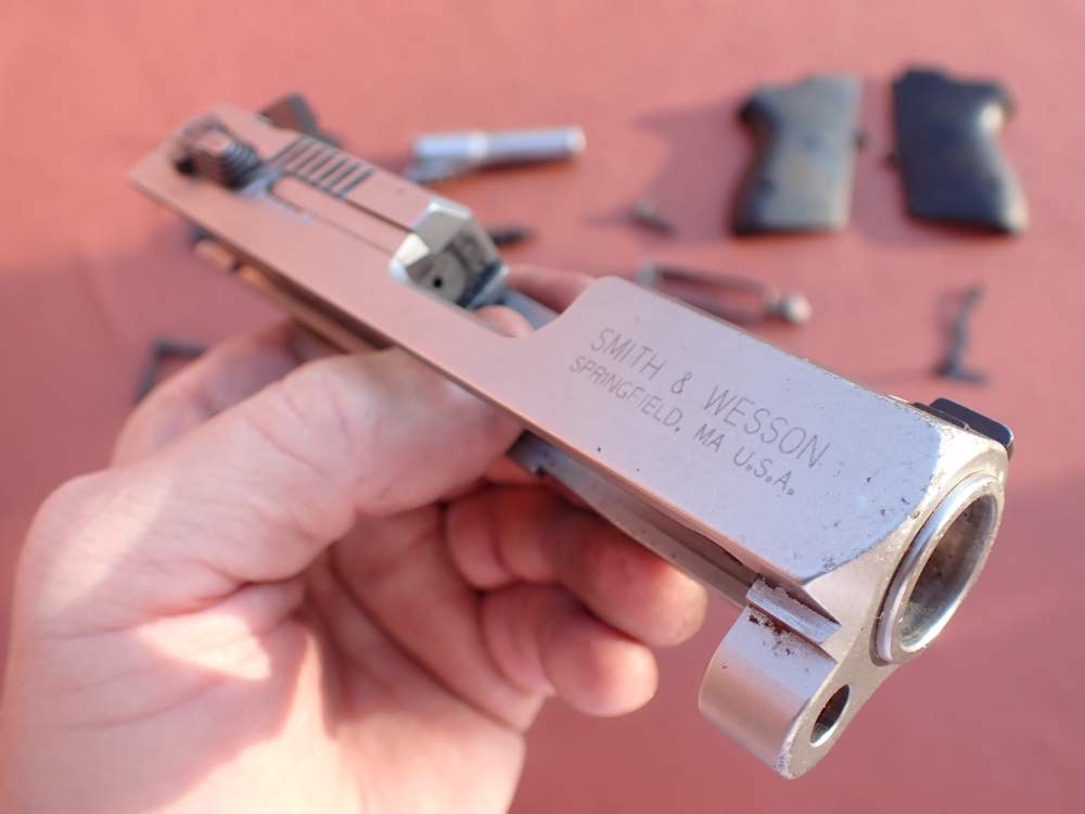 SMITH & WESSON MODEL CS40 CHIEFS SPECIAL STAINLESS 40S&W FACTORY PISTOL KIT-img-55