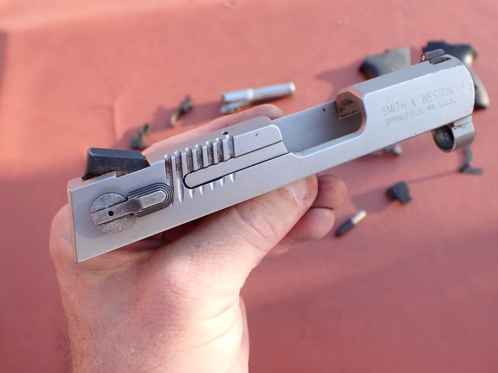 SMITH & WESSON MODEL CS40 CHIEFS SPECIAL STAINLESS 40S&W FACTORY PISTOL KIT-img-17